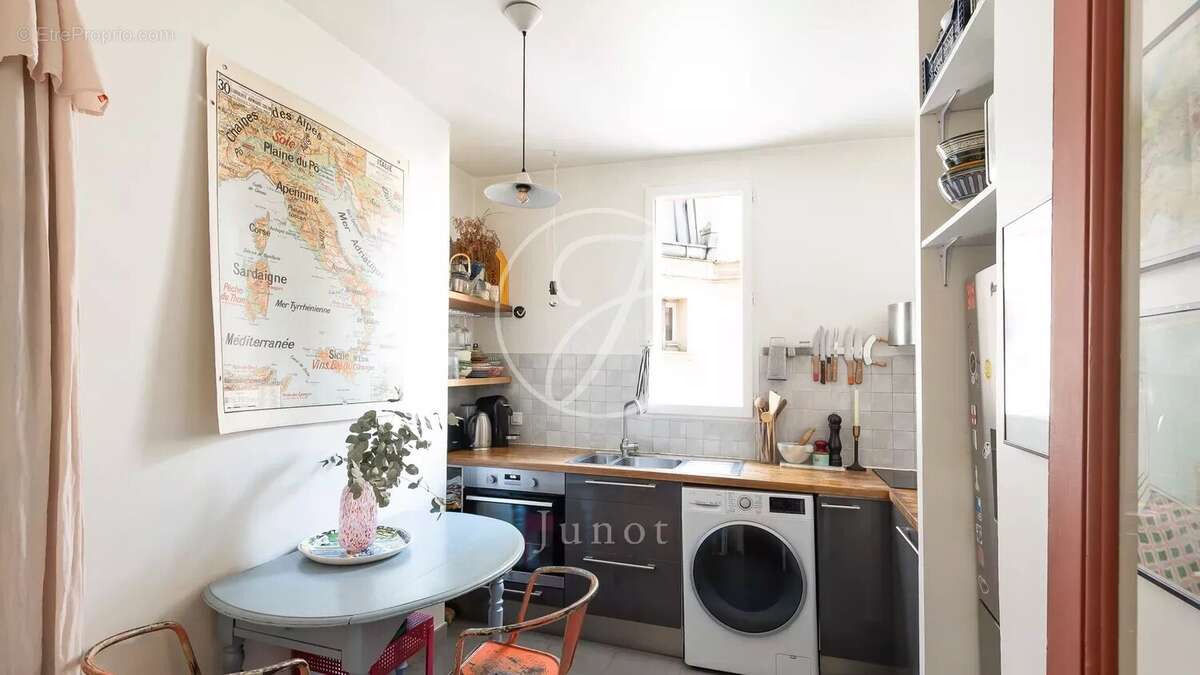 Appartement à PARIS-18E
