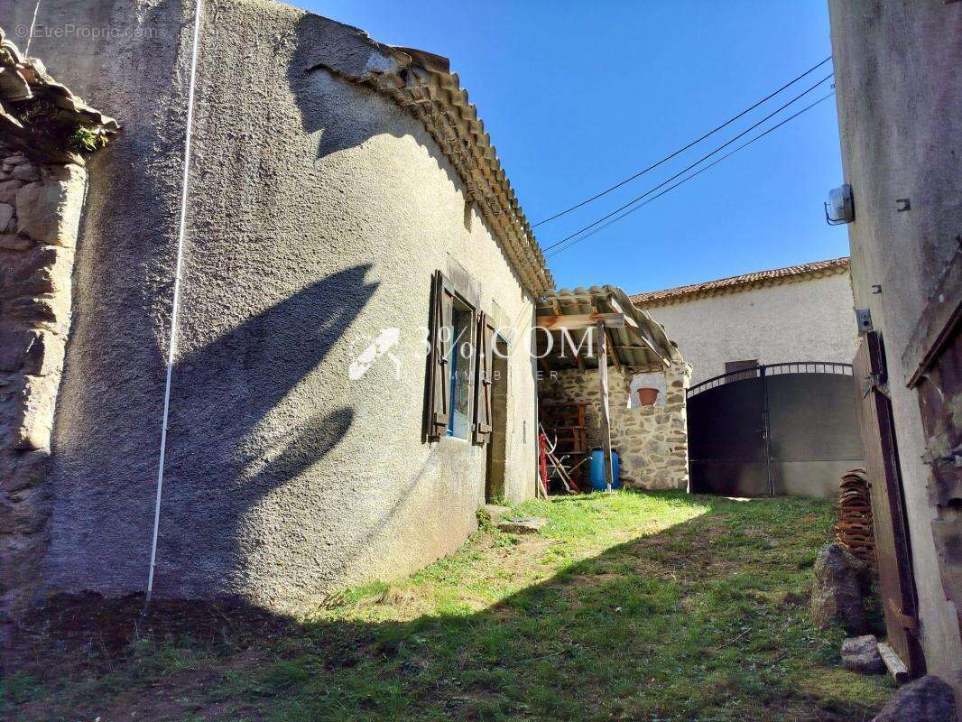 Maison à SAINT-ROMAIN-DE-LERPS