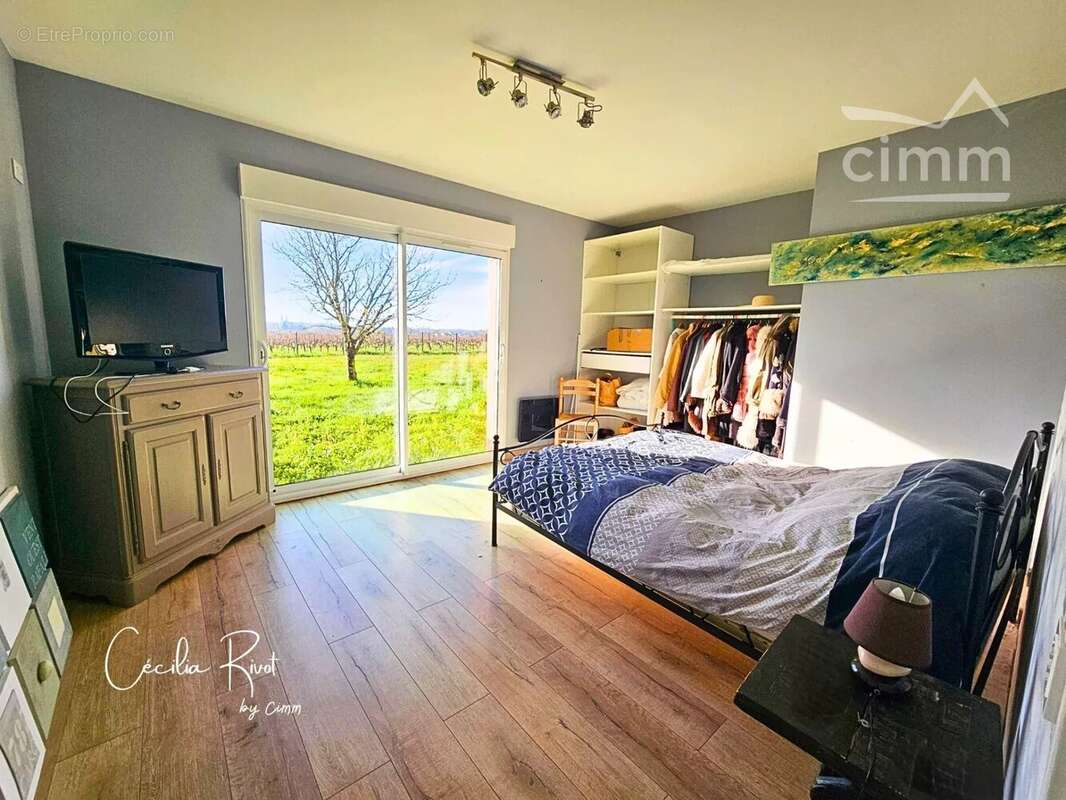 Maison à SAINT-CHRISTOLY-DE-BLAYE