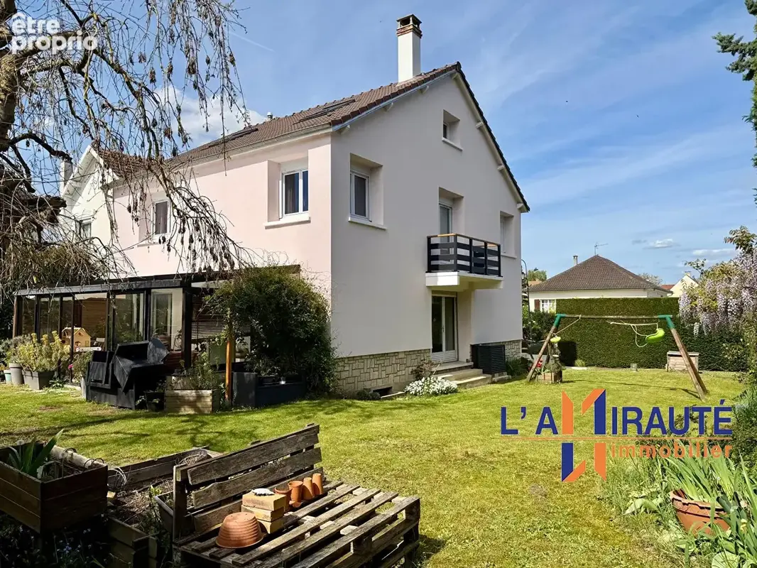 Maison à LE MESNIL-LE-ROI