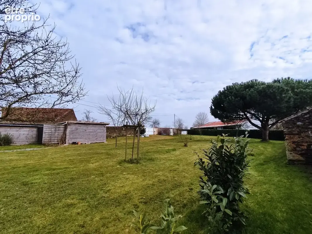 TERRAIN ENTIEREMENT CLOS