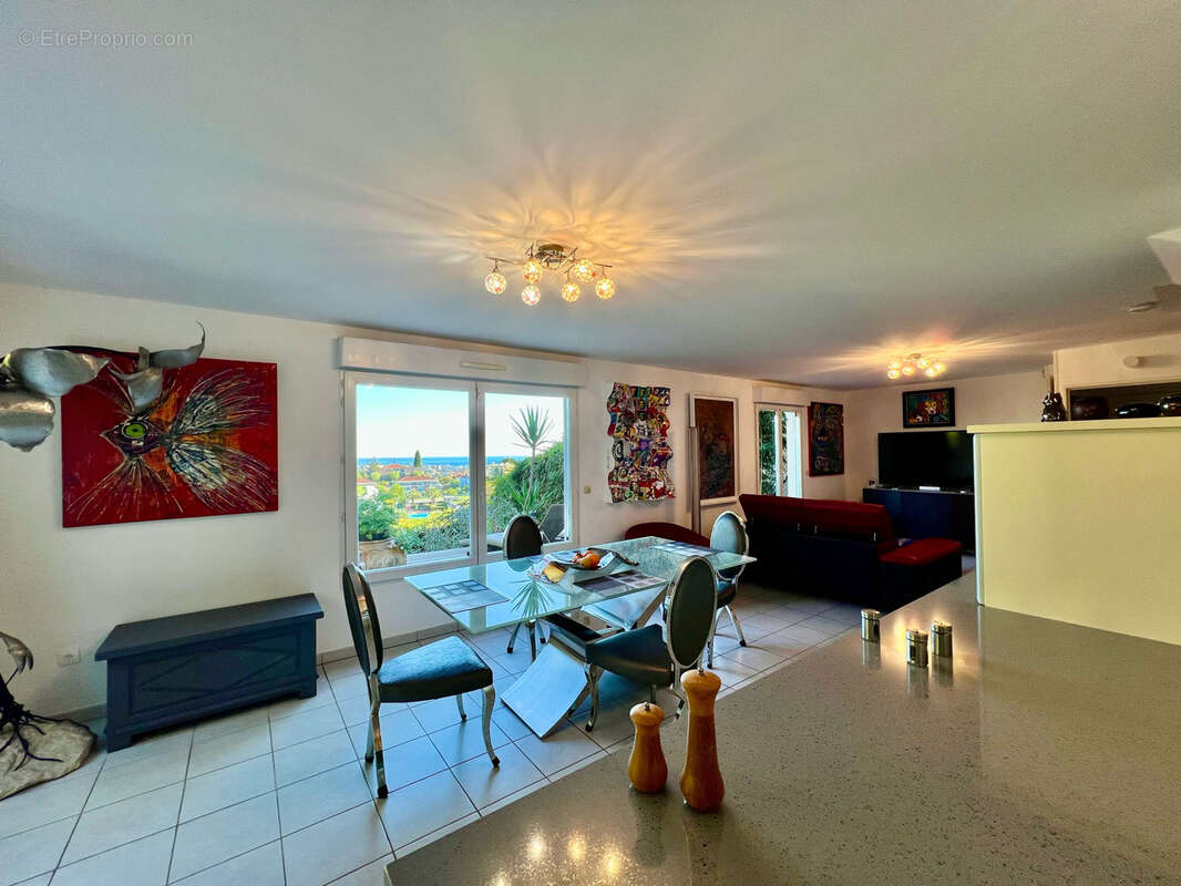 Appartement à SAINT-LAURENT-DU-VAR