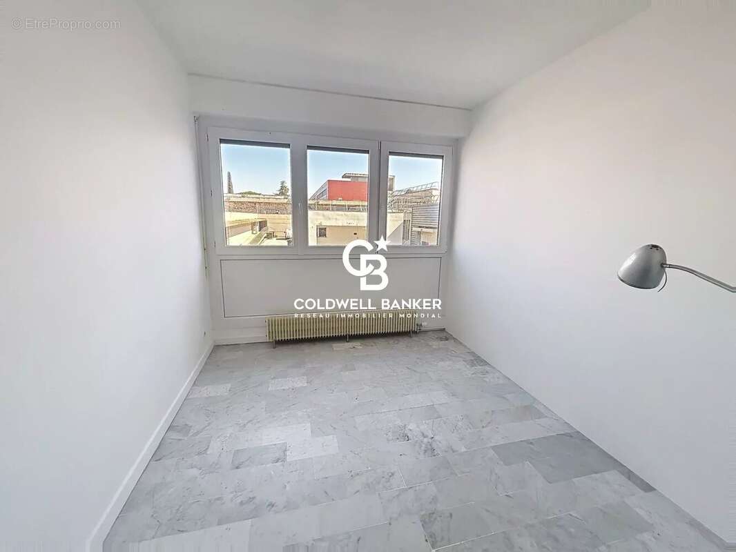 Saint-Raphaël Centre – 4 pièces traversant, balcon sud-ouest & stationnement - photo 9