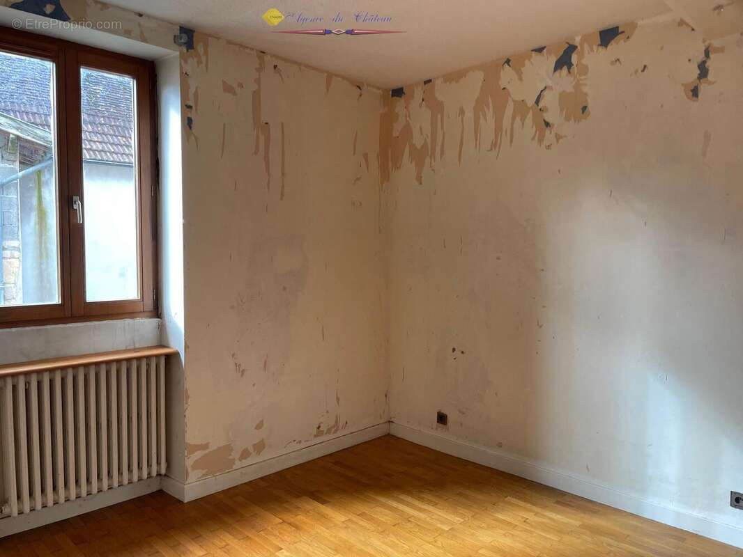 Maison à LA CLAYETTE