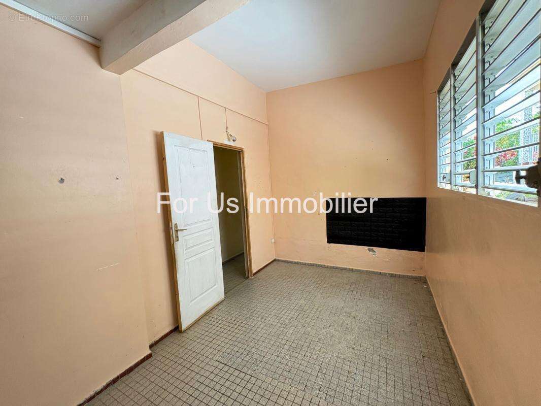 Maison à LES ABYMES