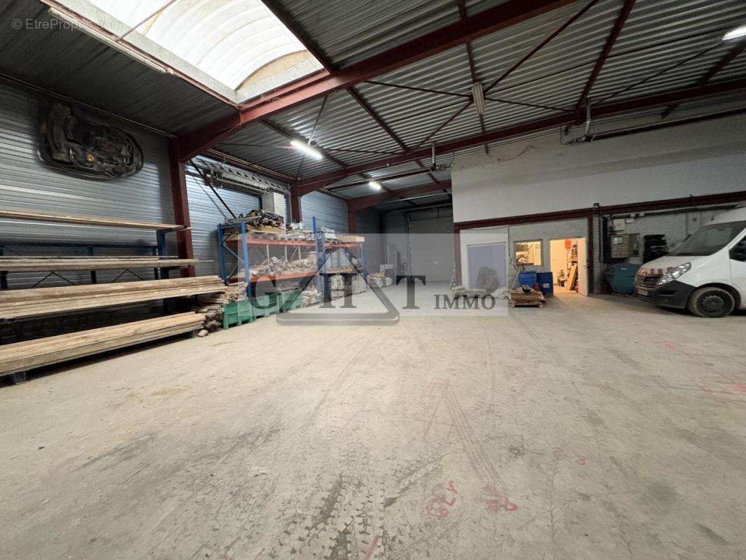 Commerce à VERT-SAINT-DENIS