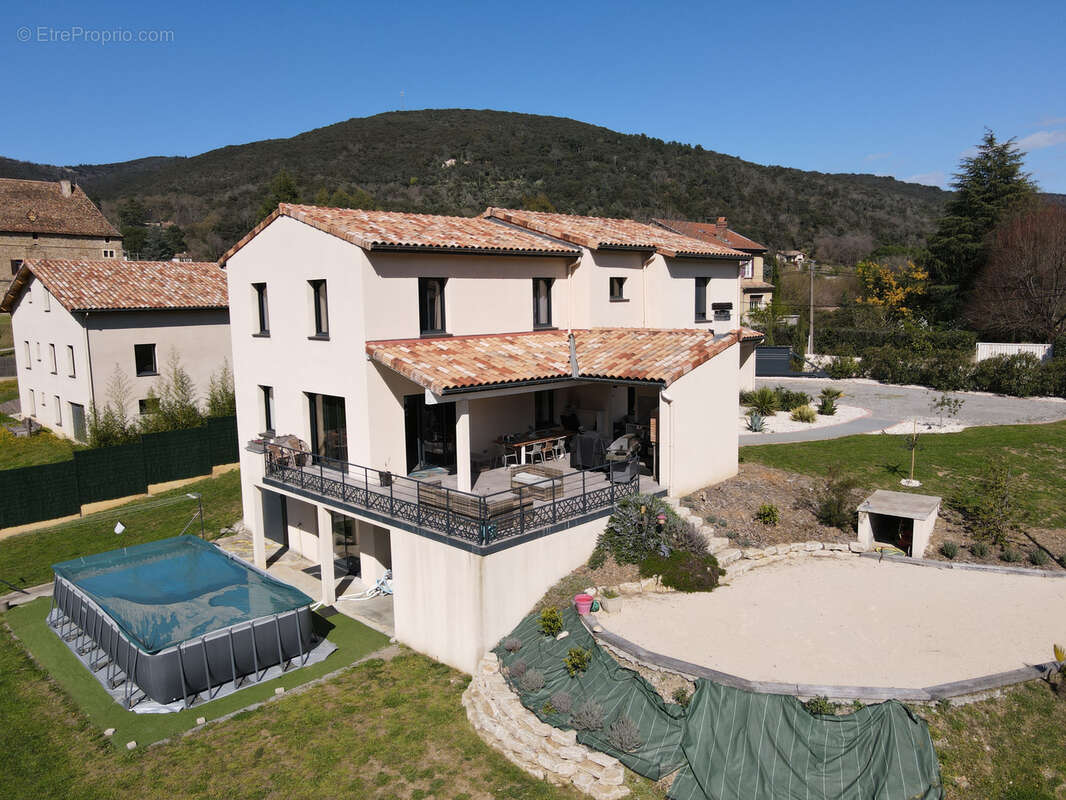 Maison à SAINT-LAURENT-DU-PAPE