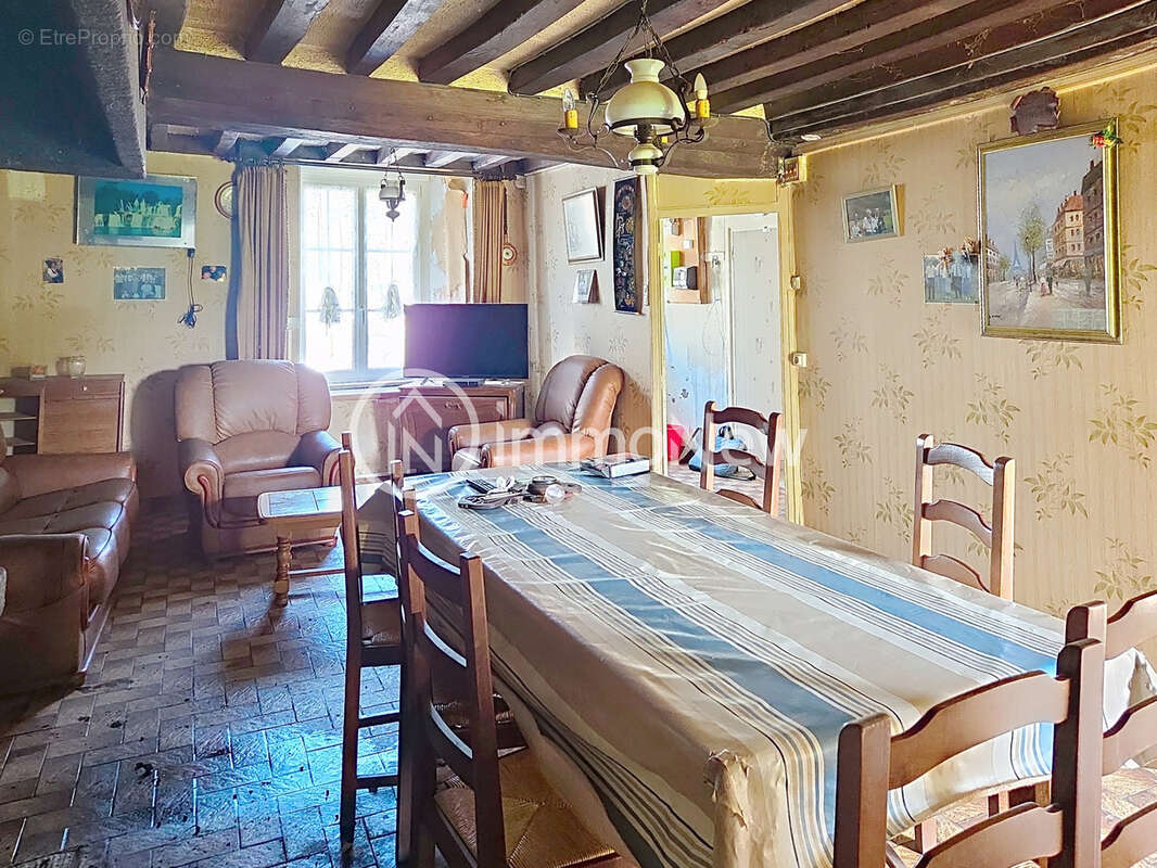 Maison à MONTBRAY