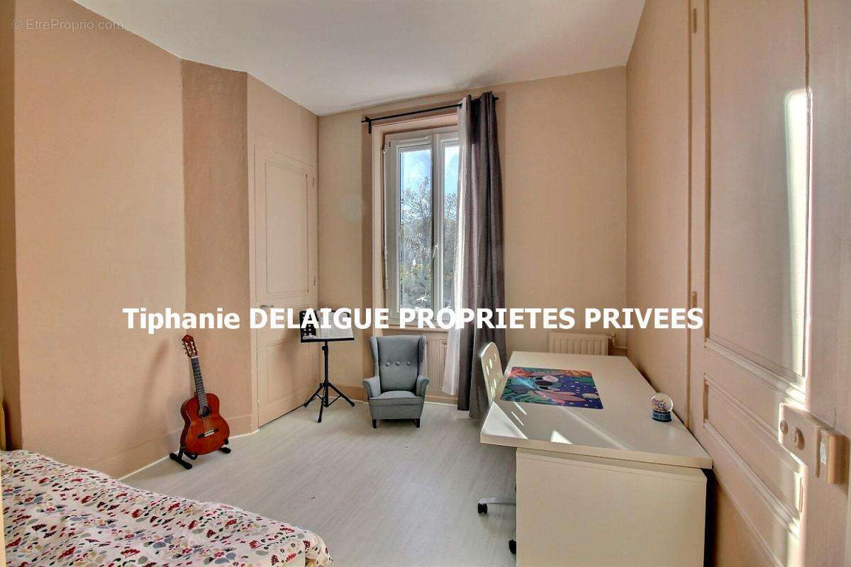 Appartement à LE CHAMBON-FEUGEROLLES