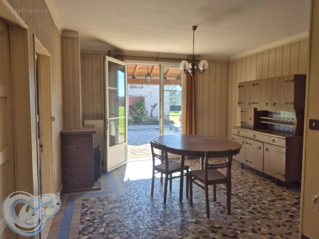 Maison à BEYNAC-ET-CAZENAC