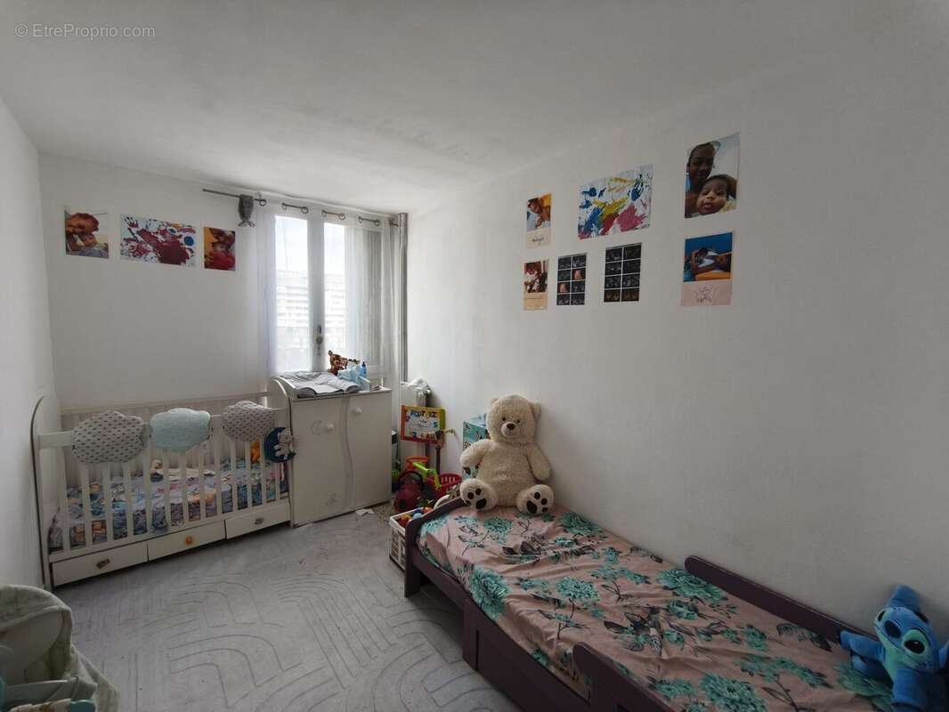 CHAMBRE - Appartement à NIMES