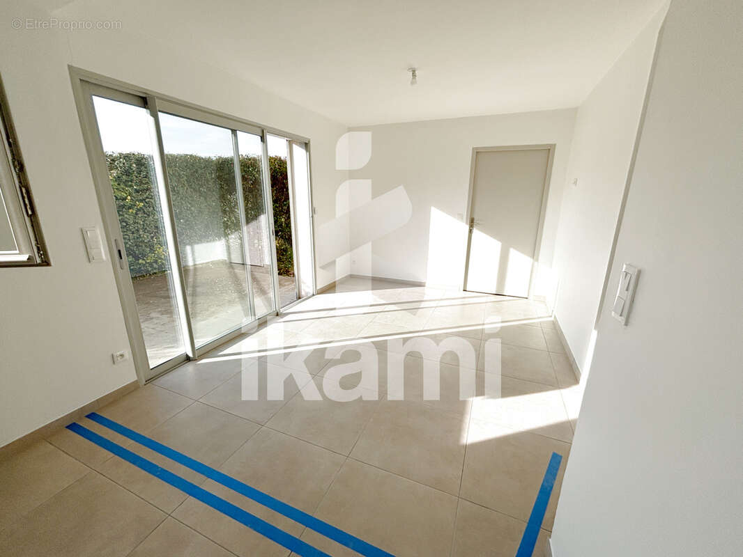 Appartement à SAINT-DONAT-SUR-L'HERBASSE