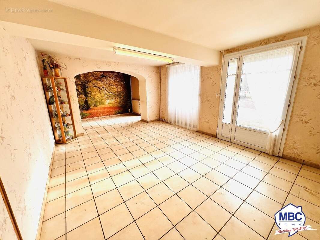 Maison à LA BOISSIERE-DU-DORE