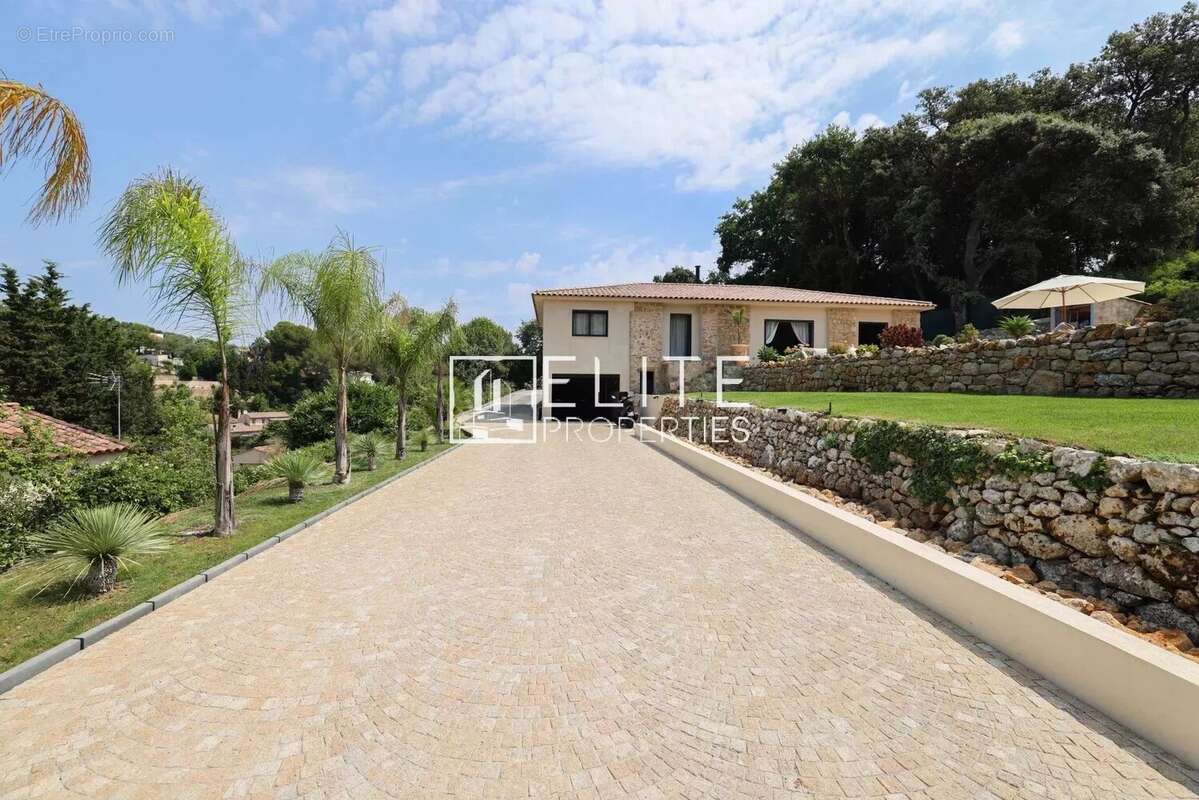 Évasion et raffinement : villa de caractère rénovée - photo 3