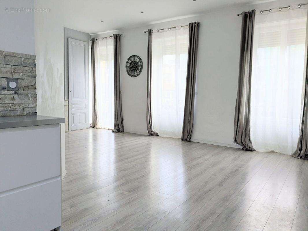 Appartement à TASSIN-LA-DEMI-LUNE