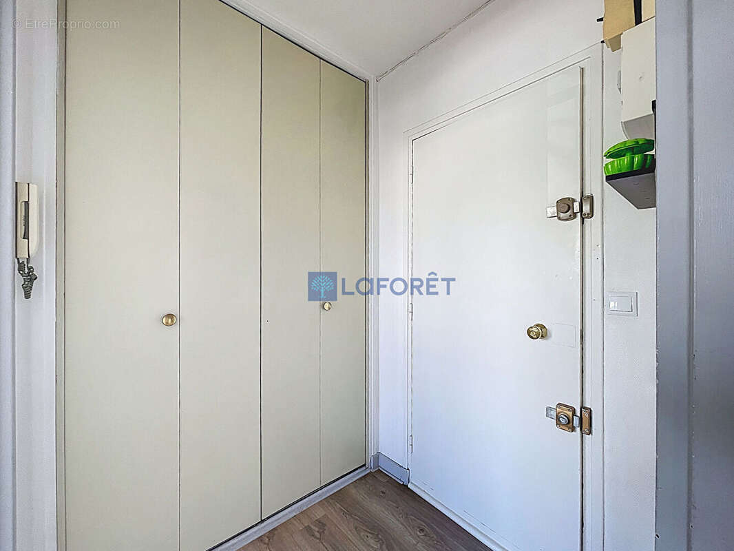 Appartement à COURBEVOIE