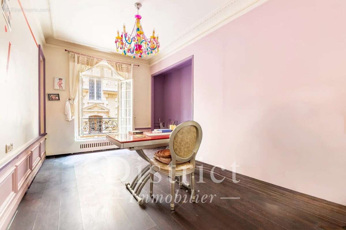 Appartement à PARIS-16E