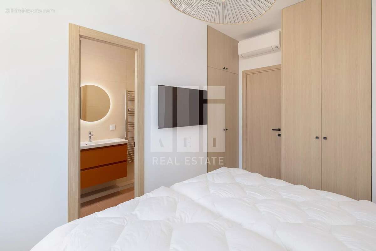 Cannes Centre Ville - Dernier étage - Appartement 4 pièces - photo 13