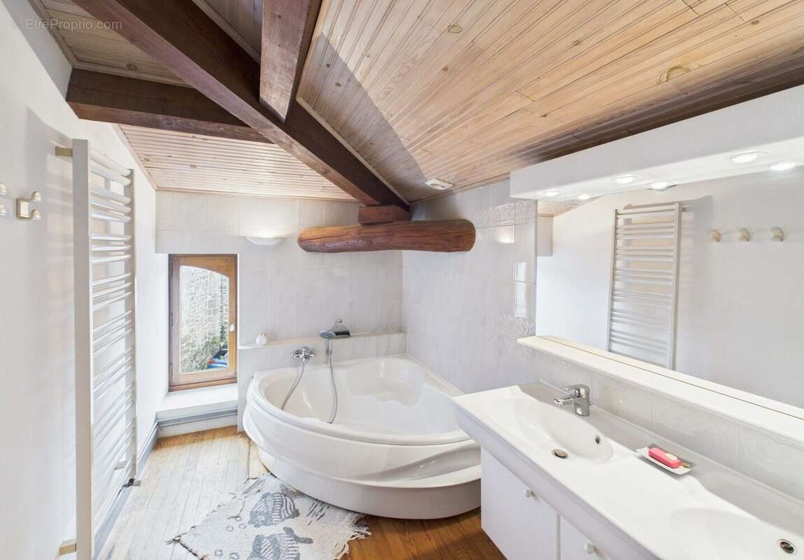 Maison à BOGY