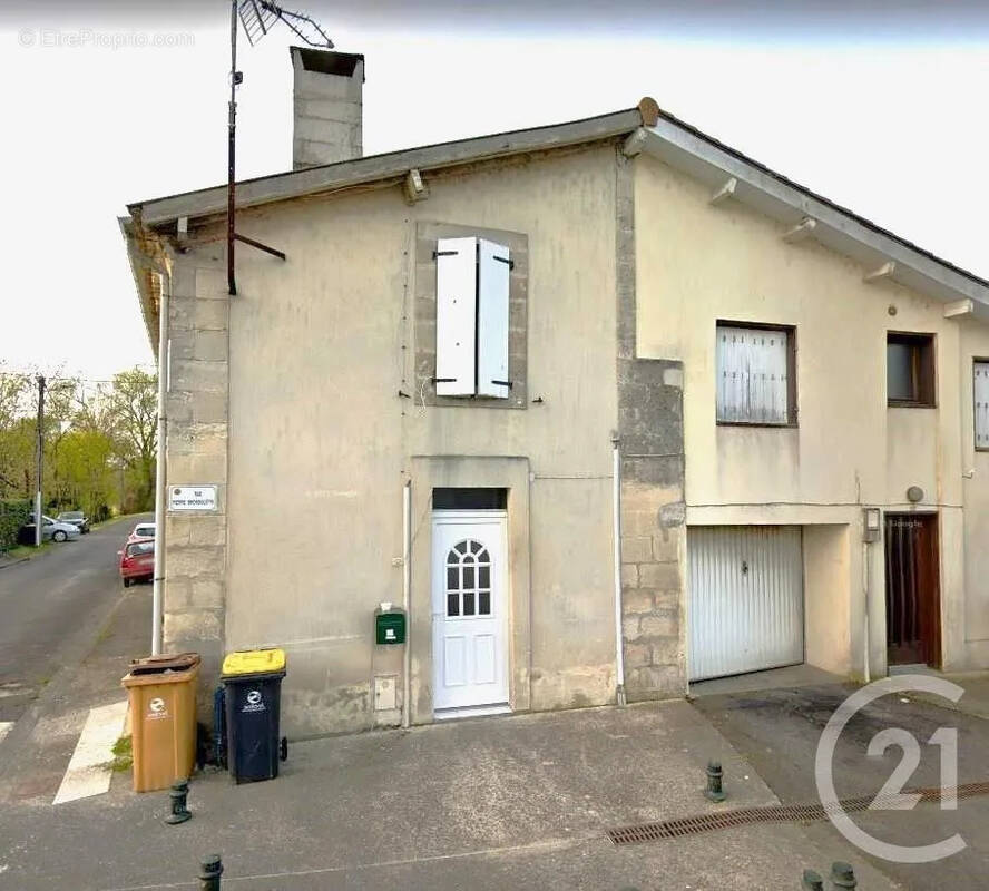Maison à COUTRAS