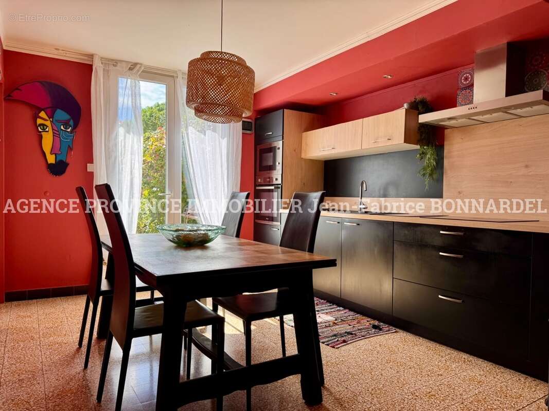 Maison à SAINTE-CECILE-LES-VIGNES