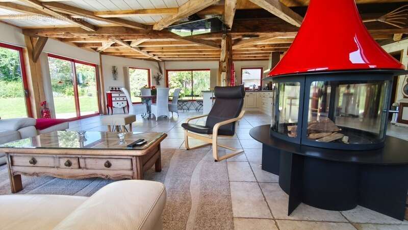 A 20 KMS de Fécamp. Ensemble immobilier comprenant 2 habitations (303 m²);1 piscine; triple garage; Terrain 5215 m² - photo 13
