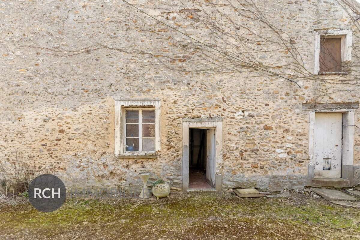 Maison à LA QUEUE-LES-YVELINES