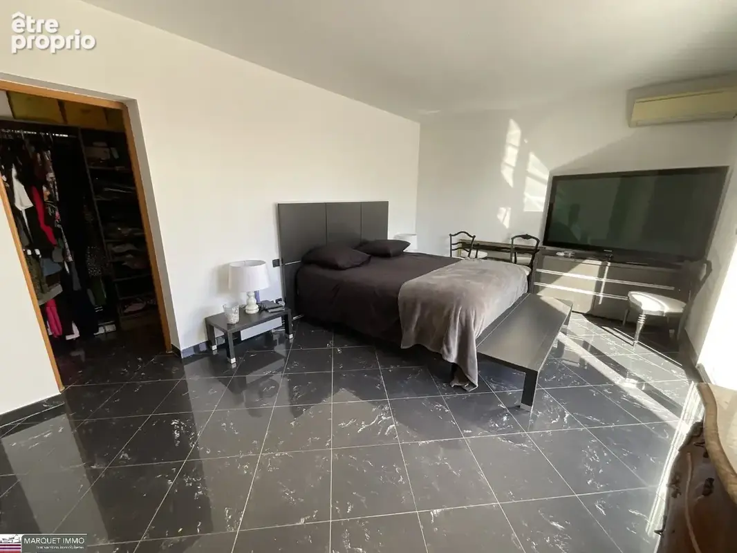 Coup de cur assuré pour cette superbe villa d'architecte T6 offrant 214 m² sur 902 m² de terrain clos paysagé et intimiste... - photo 13