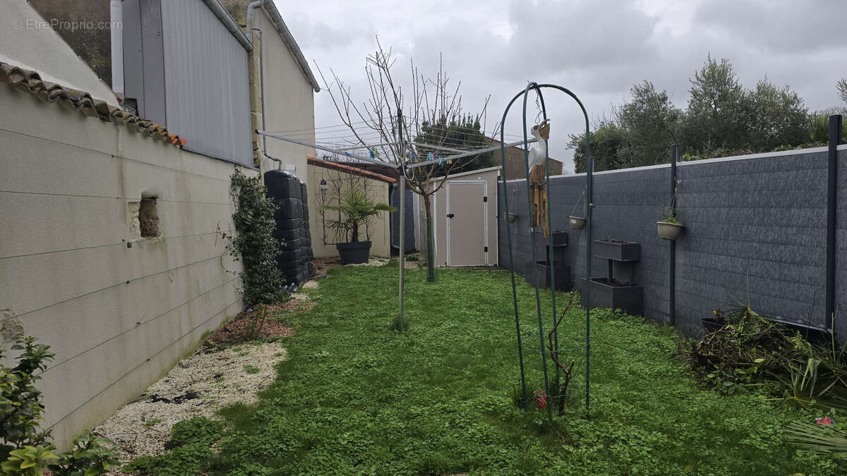 Maison 93 m² à Surgeres  - photo 8