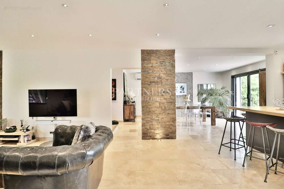 Maison à POURRIERES