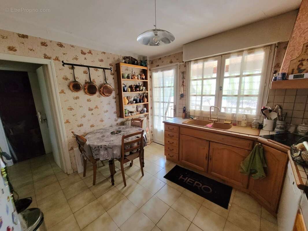 Maison à SAINT-JULIEN-LES-ROSIERS