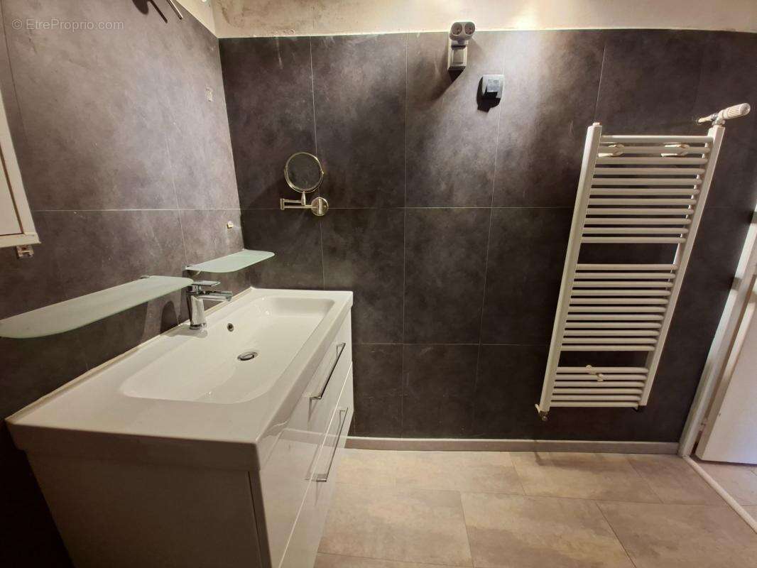 DUPLEX 70 m² – Seulement 110 000 € – Une opportunité rare à Marseille 11e (Saint-Marcel) - photo 10