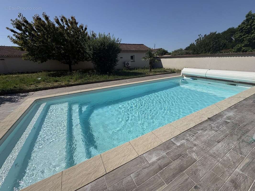 Maison 130 m² à Lapeyrouse-Mornay  - photo 6