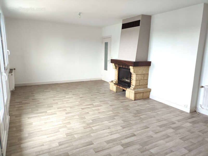 Maison à SAINT-GERMAIN-DE-LUSIGNAN