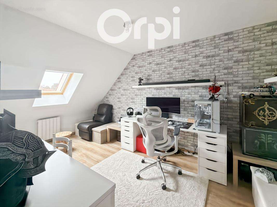 Maison À Vendre proche d’Estrées, secteur résidentiel et commodités à proximité - photo 10