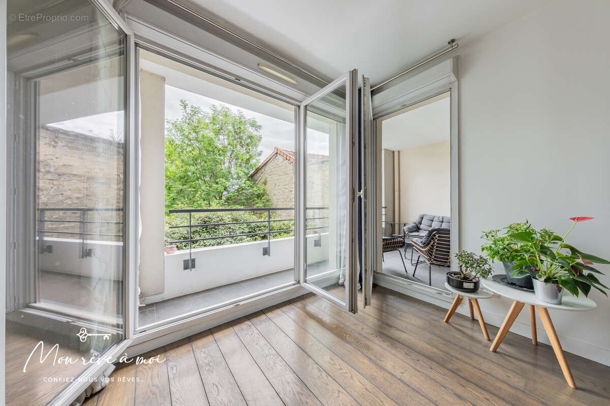 Appartement familial de 82m2 lumineux, traversant et au calme, avec terrasse et parkings - photo 2