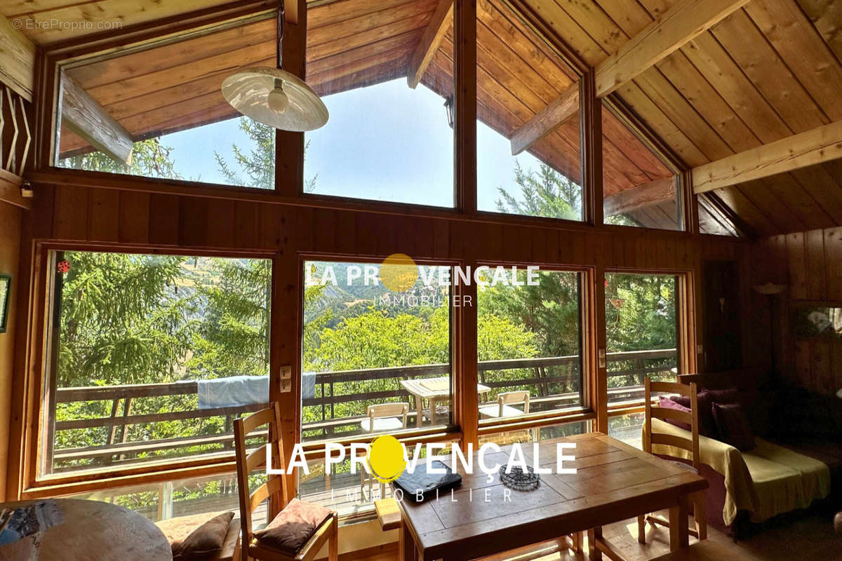 Maison à ENCHASTRAYES