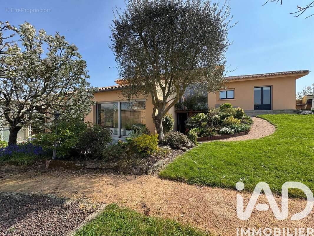 Photo 3 - Maison à LES LANDES-GENUSSON