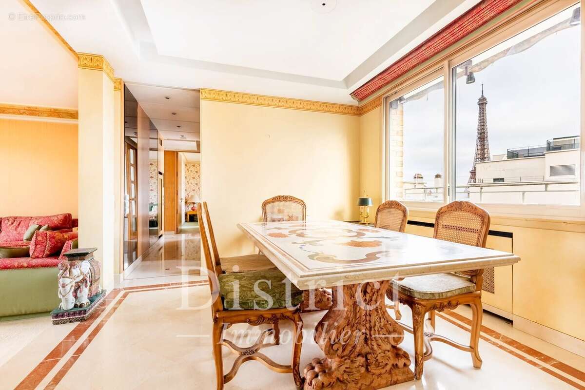 Trocadéro. Vue Tour Eiffel et balcon pour cet appartement de 112m² en étage élevé. - photo 6