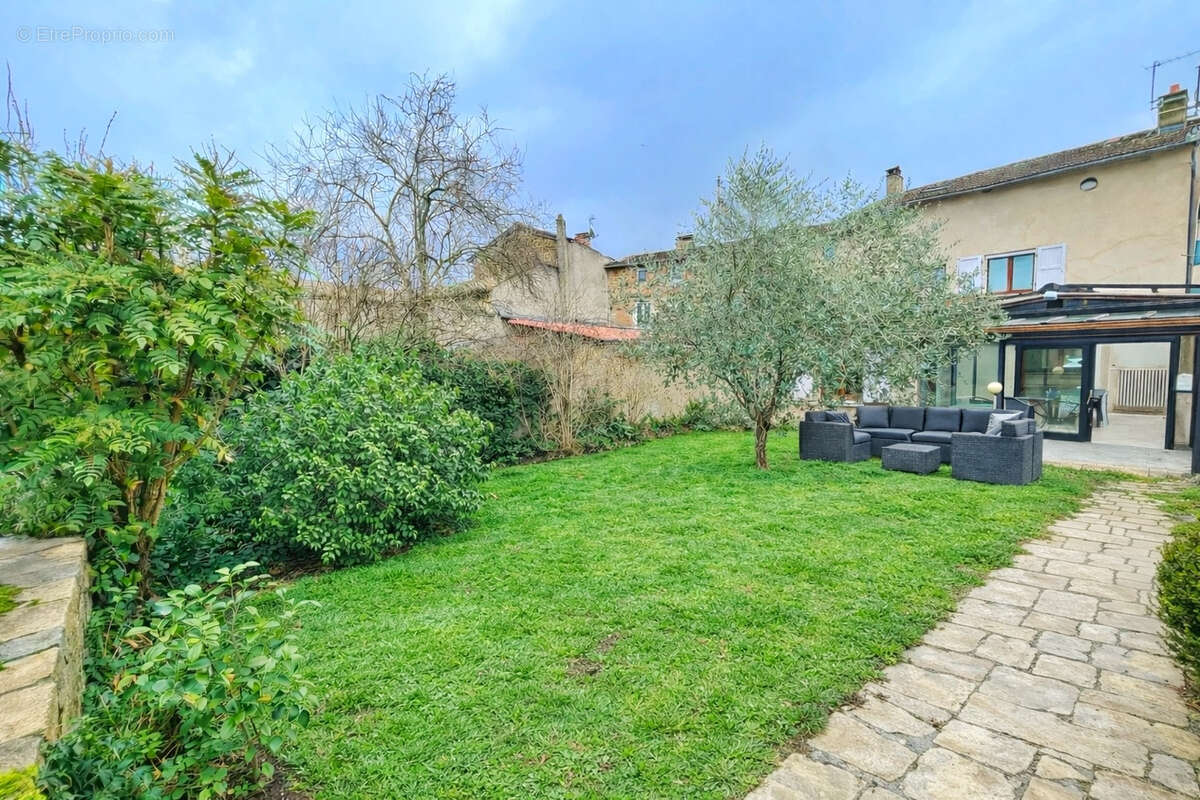 Maison à ORLIENAS