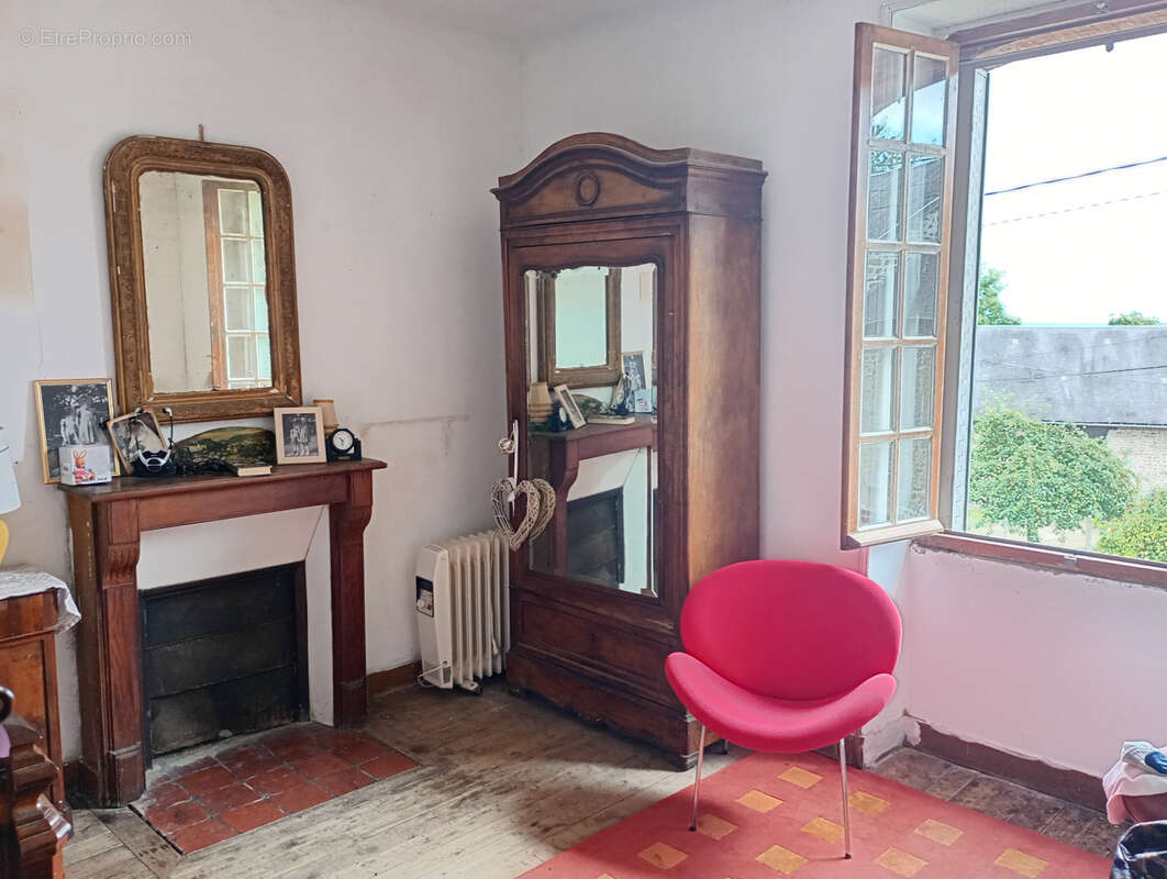 Maison indépendante en pierre de 70m2 sur un terrain de 2092 m2. - photo 6