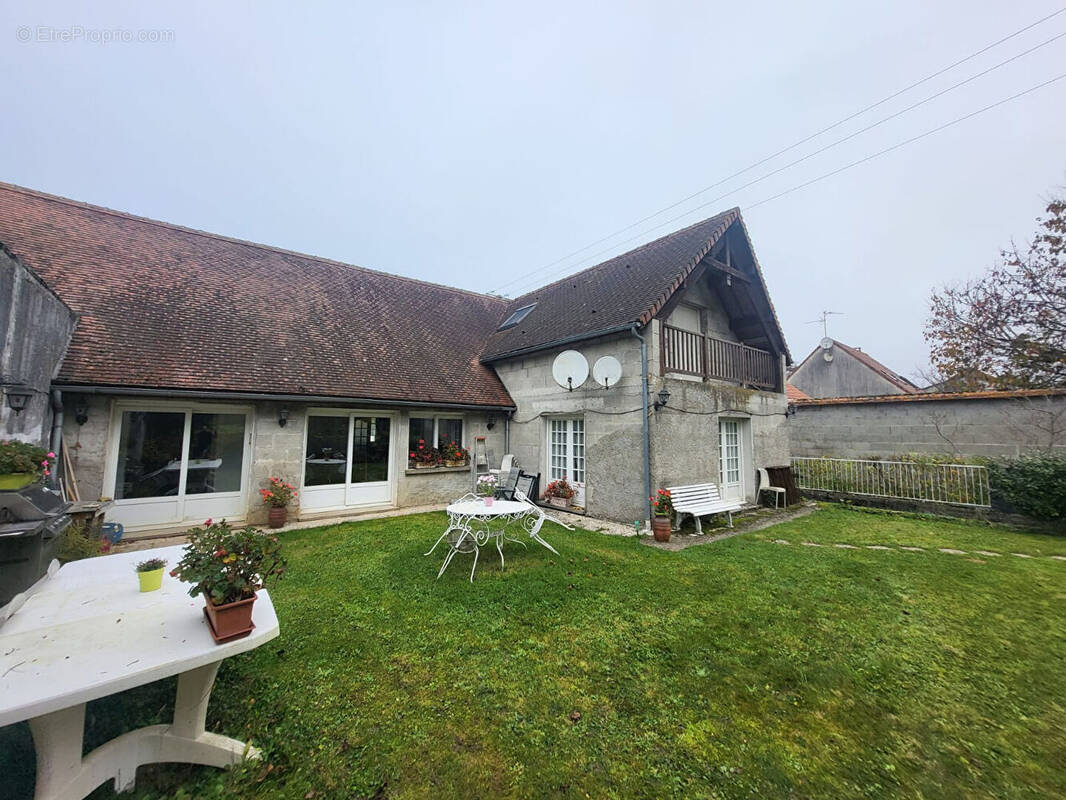 Maison à VERNOU-LA-CELLE-SUR-SEINE
