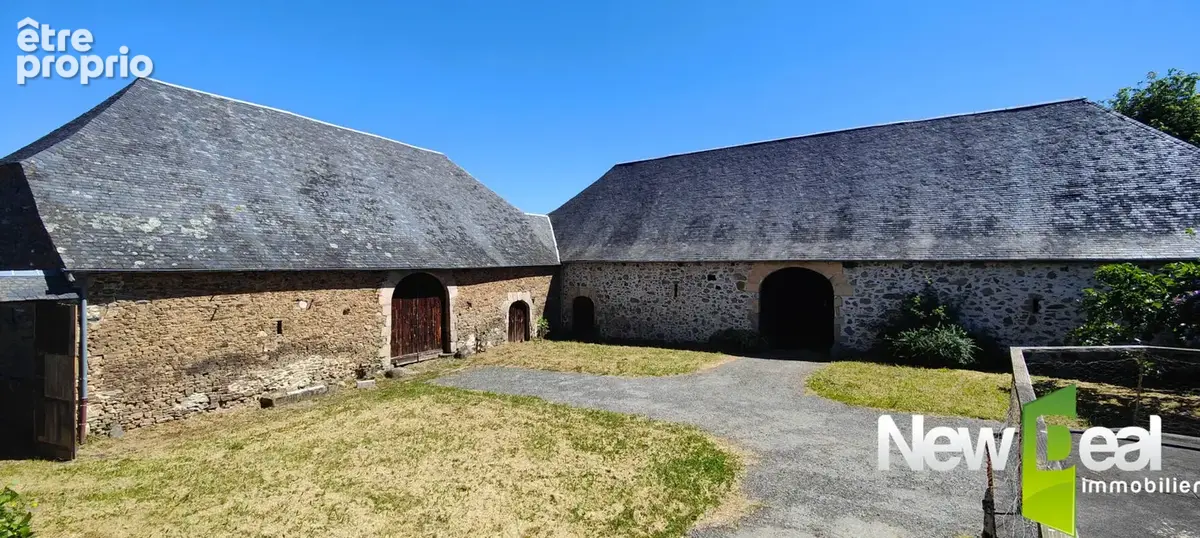 EXCEPTIONNELLE Propriété Historique  - 230 m² + Dépendances - 8,5 ha - photo 4
