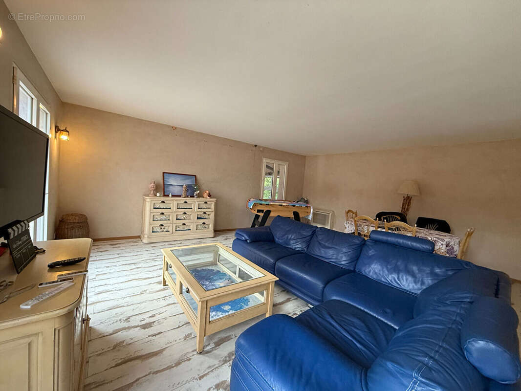 **Maison (165m² avec 4 Chambres) ** Six-Fours-les-plages (83140-Le Brusc) ** Piscine ** Garage double ** - photo 3
