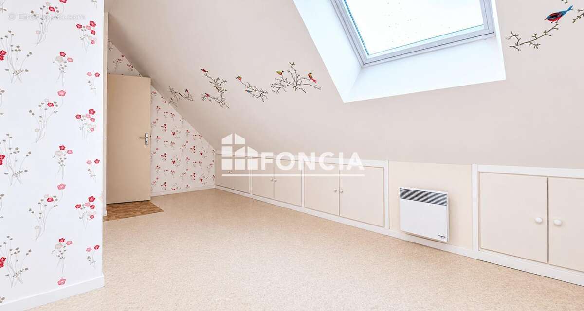 CHÂTEAU-THIERRY – Duplex T4 avec parking sécurisé et cave - photo 9