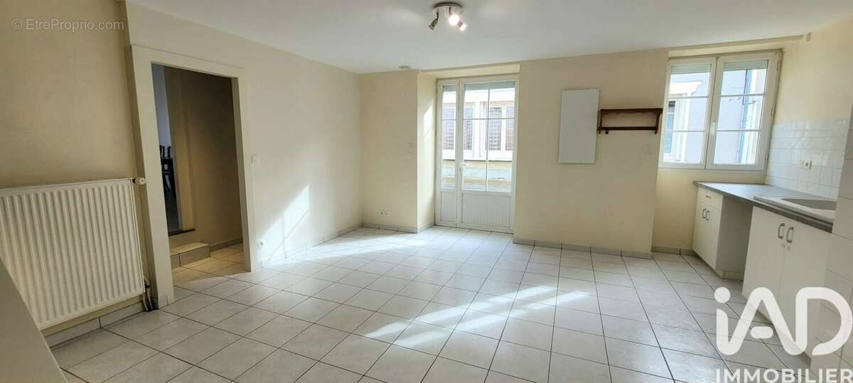 Photo 2 - Maison à NIEUIL-L'ESPOIR