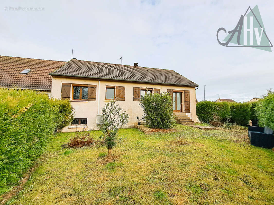 Maison à MALAY-LE-GRAND