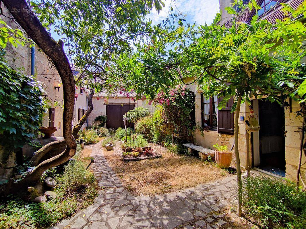 Maison à TOURNON-SAINT-PIERRE