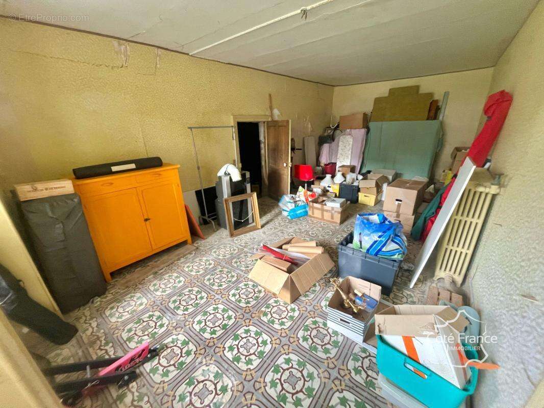 Maison à VIC-DE-CHASSENAY