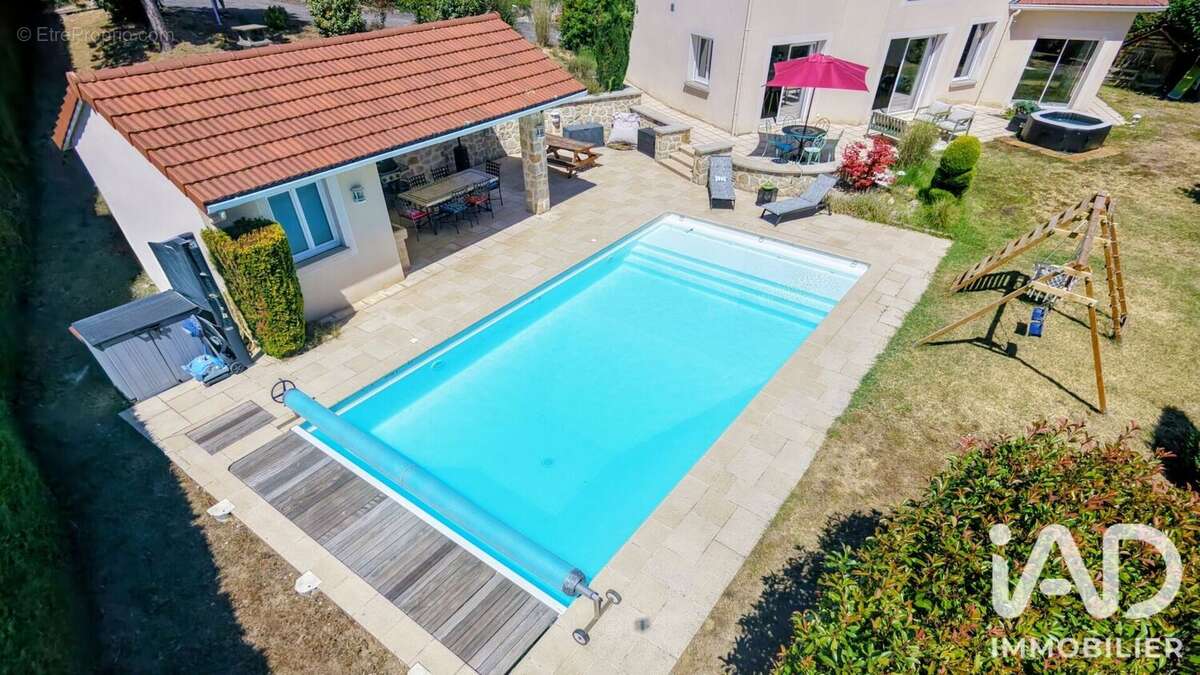 Maison 196 m² à Monistrol-Sur-Loire  - photo 2